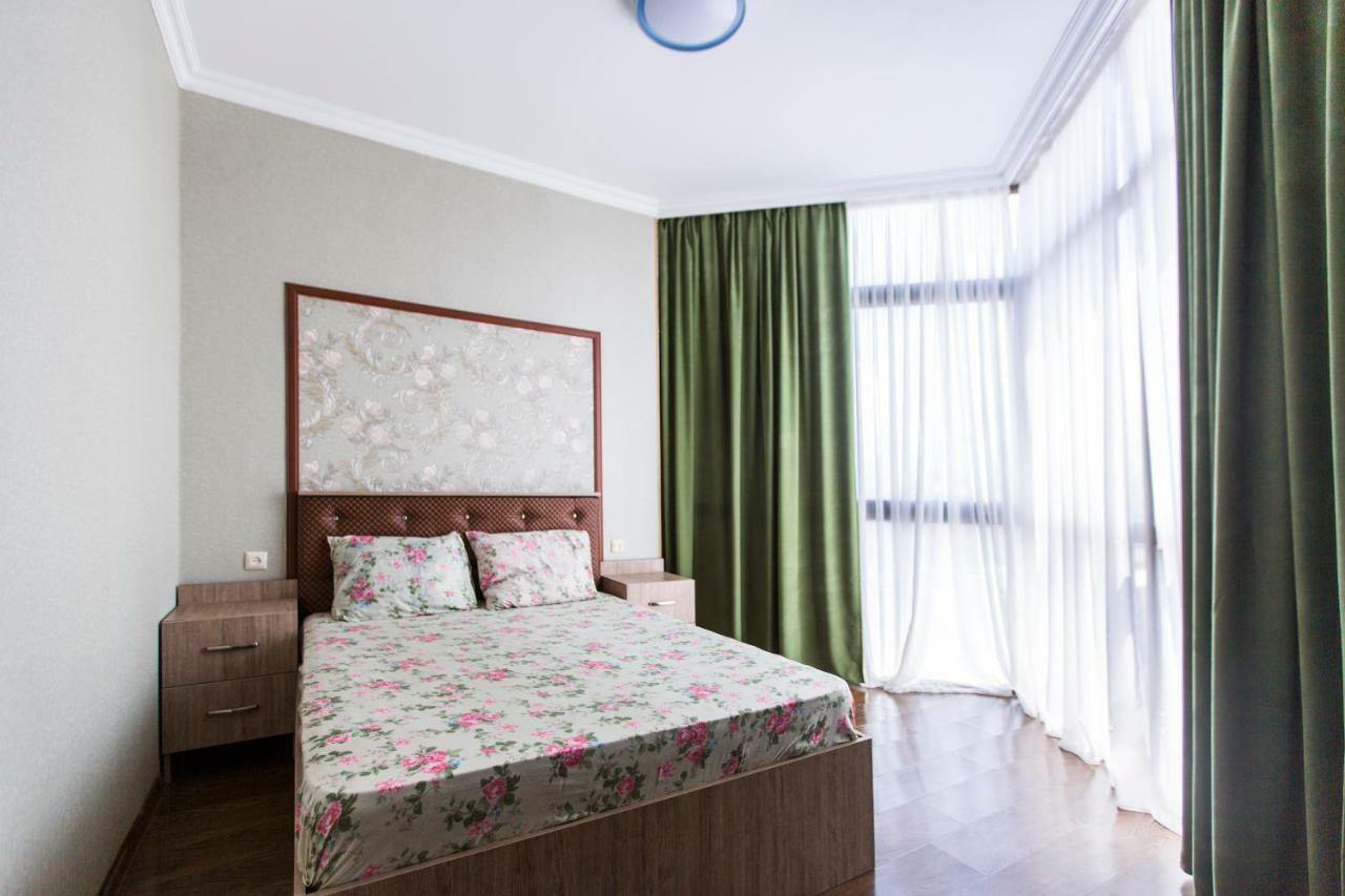 Apartament On Rustaveli Batumi Exterior photo